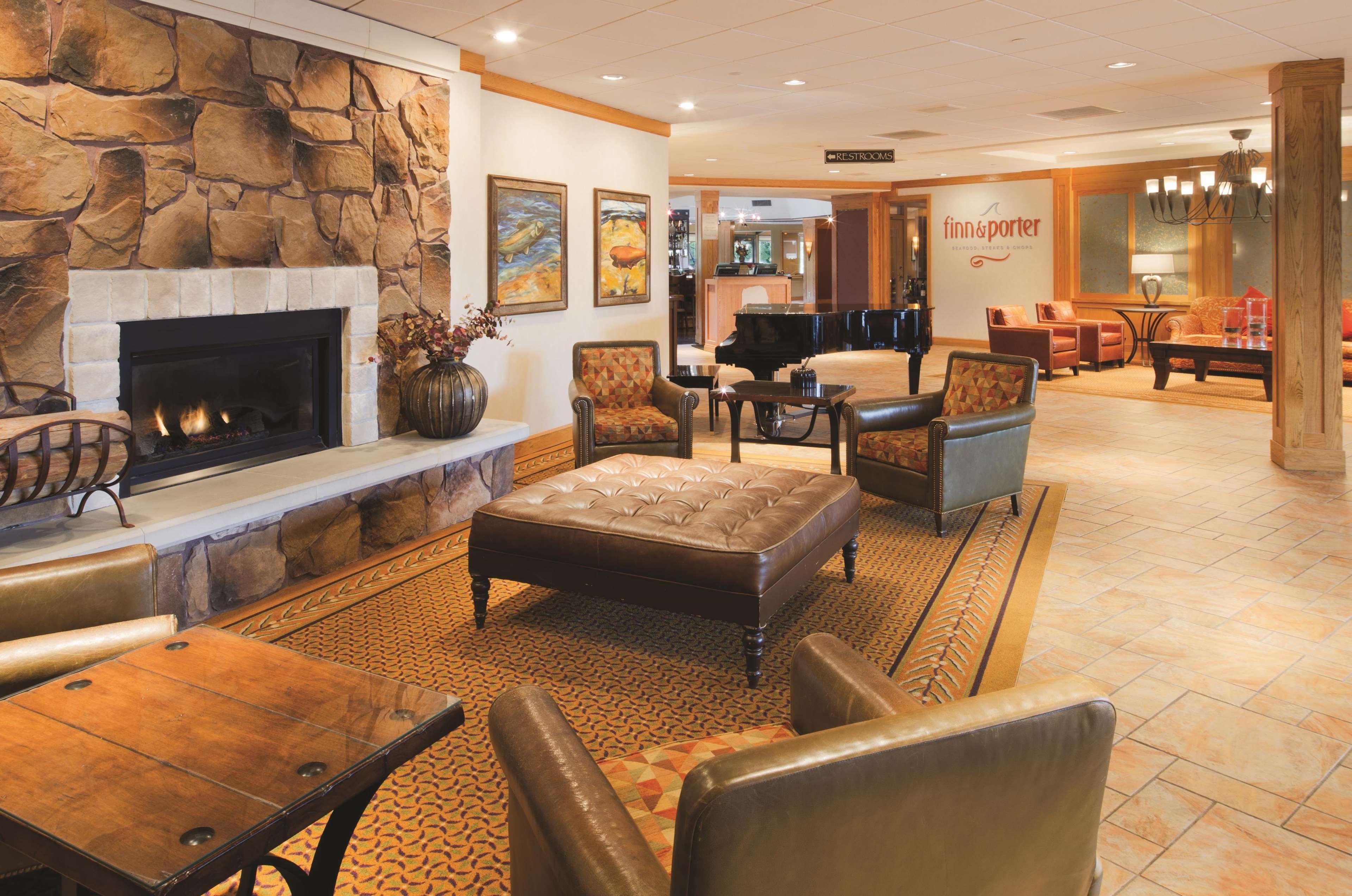 Hotel Doubletree By Hilton Missoula Edgewater Esterno foto